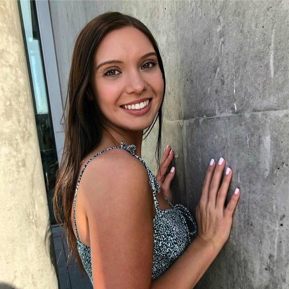 Meet your Posher, Hailey - Picture 1 of 1